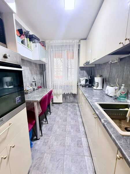 Drumul Taberei, Plaza Mall,